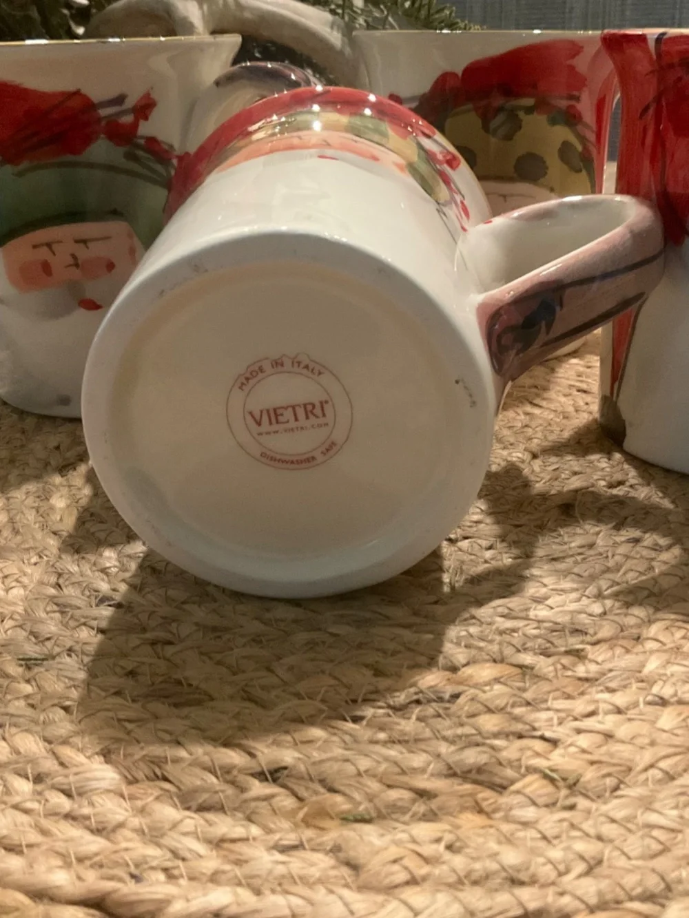 Vietri set 4 Mugs Old St Nick Saint Nick Vietri (Italy). Santa, Berries